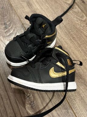 Size 3c - Air Jordan Retro 1 Mid Gold Black White Toddler Authentic
